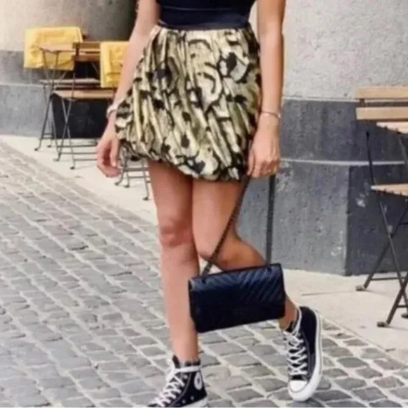 Zara Dresses & Skirts - Zara Gold Balloon Puff Bubble Metallic Black Shiny Printed Mini Skirt Size M